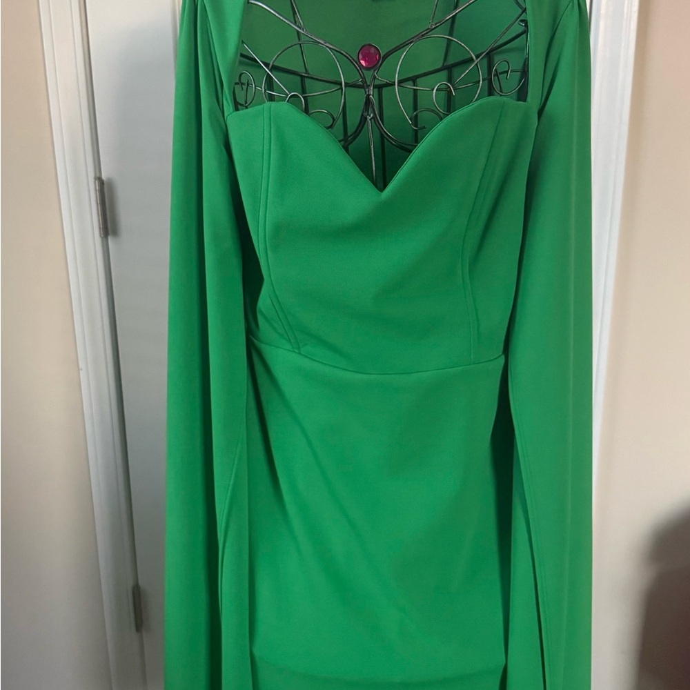 Elegant Fitted Leather Green Cape Sleeve Dress - Picture 3 of 5